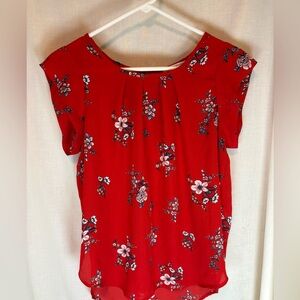 Crescent & Willow Womens M Floral Blouse Red White Blue Short Sleeve Pleated Top